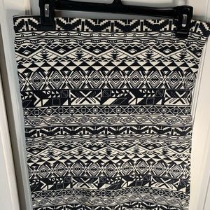 Women Forever 21 skirt (L) black and white.